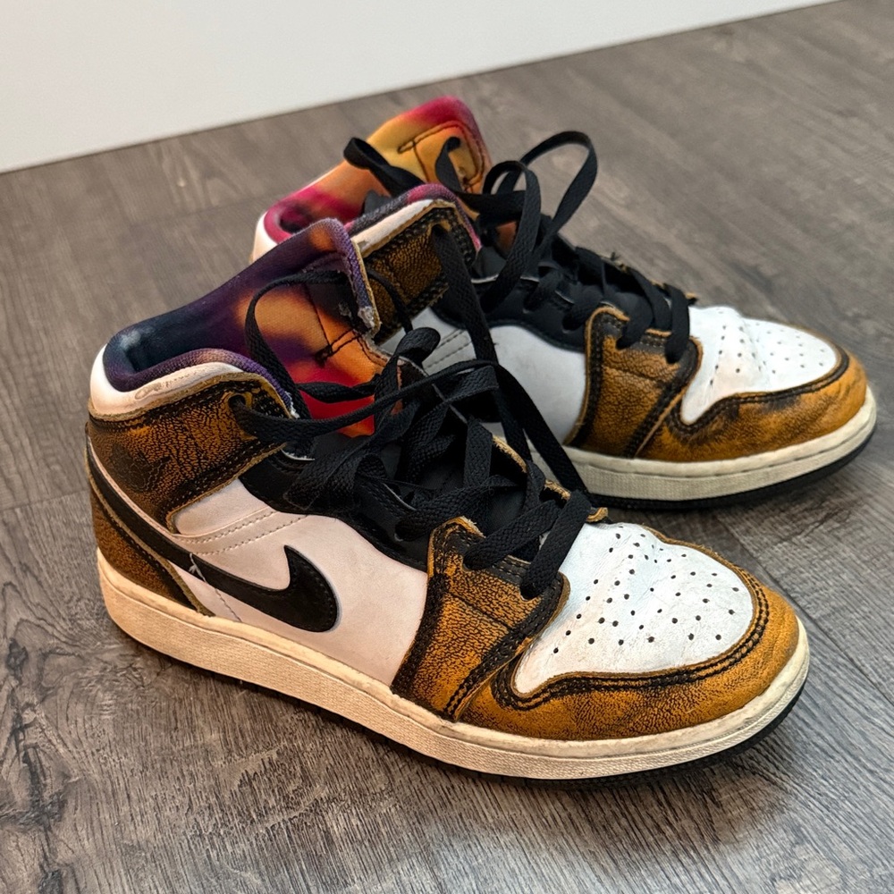 Nike Air Jordan 1 Mid SE Wear Away